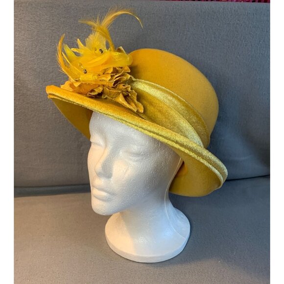 Ladies Gold Wool Hat with Feather and Velvet Accents Deborah Fashions Sz 23 Vtg - Picture 11 of 11